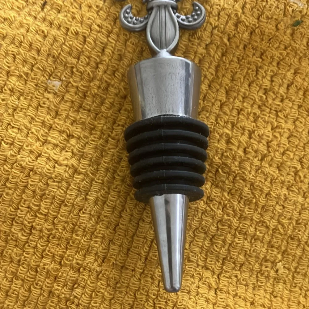 Silver tone Fleur-de-Lis Wine Stopper